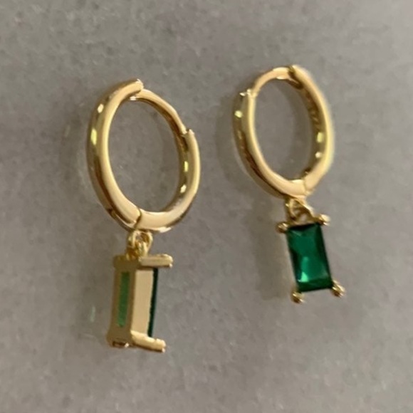 Gold Green Crystal Dangle Princess Huggie Hoop Earrings Brand New - Picture 3 of 3
